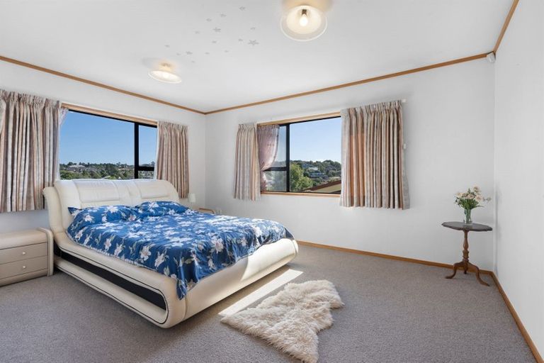 Photo of property in 17 Montclair Rise, Browns Bay, Auckland, 0630