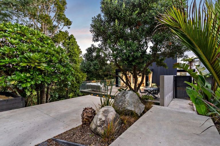 Photo of property in 2/42 Island Road, Beach Haven, Auckland, 0626