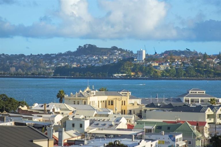 Photo of property in 6/66 Victoria Road, Devonport, Auckland, 0624