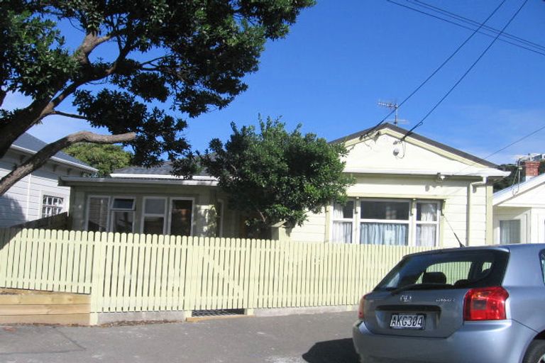Photo of property in 29 Rua Street, Lyall Bay, Wellington, 6022