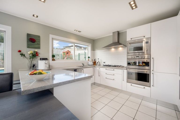 Photo of property in 120 Prince Regent Drive, Half Moon Bay, Auckland, 2012