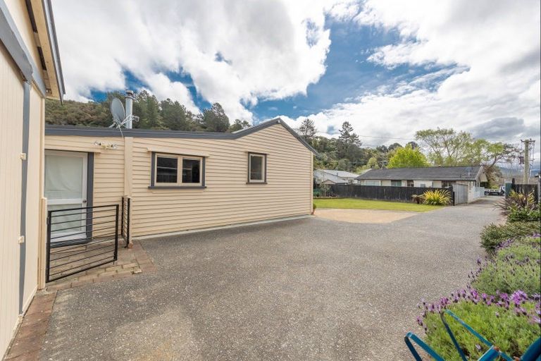 Photo of property in 21a Korau Grove, Stokes Valley, Lower Hutt, 5019