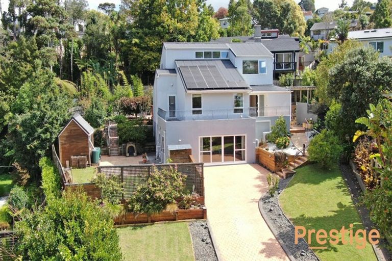 Photo of property in 29 Holyoake Place, Chatswood, Auckland, 0626