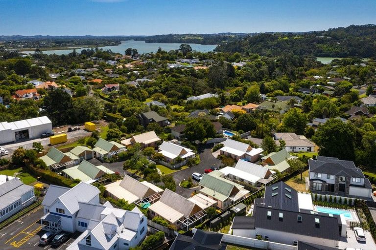 Photo of property in 9/34 Waipuia Place, Greenhithe, Auckland, 0632