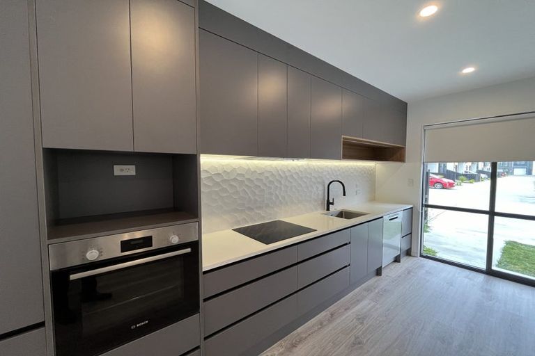 Photo of property in 73 Papatupu Way, Kumeu, 0810