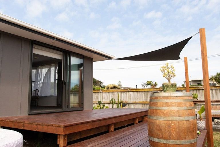 Photo of property in 16 Gawler Street, Te Horo Beach, Otaki, 5581