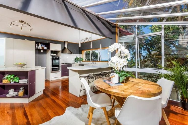 Photo of property in 10 Park Rise, Campbells Bay, Auckland, 0630