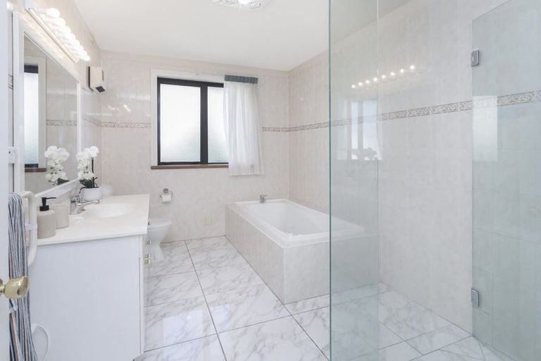 Photo of property in 18 Cordyline Place, Waimairi Beach, Christchurch, 8083