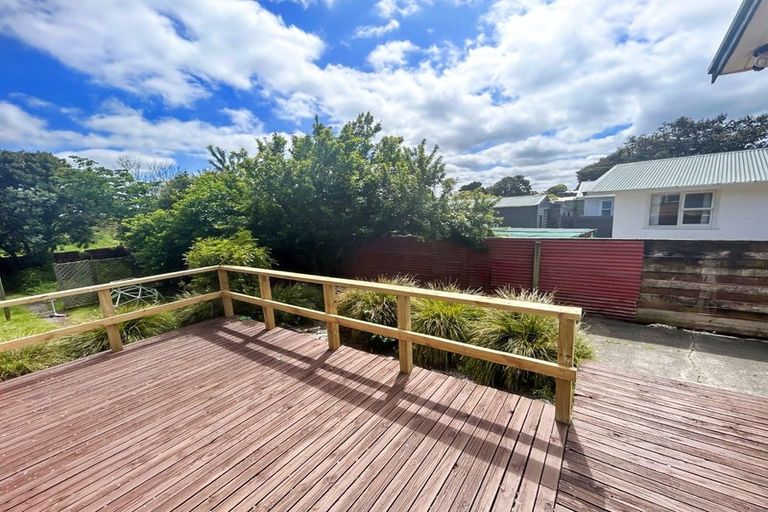 Photo of property in 37 Manuka Street, Castlecliff, Whanganui, 4501