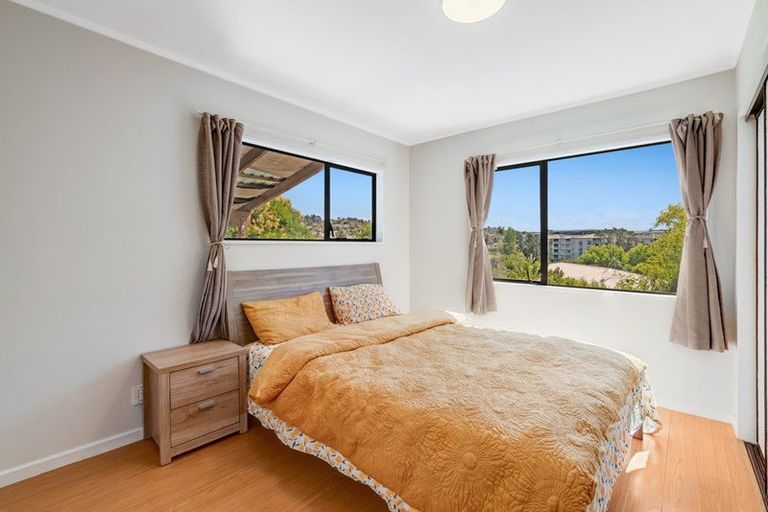 Photo of property in 14 Mallard Place, Unsworth Heights, Auckland, 0632