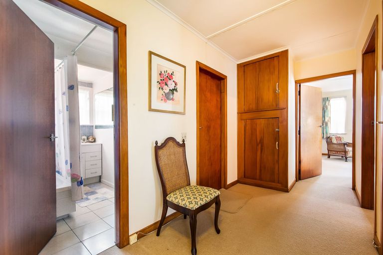 Photo of property in 14 Binsted Road, New Lynn, Auckland, 0600
