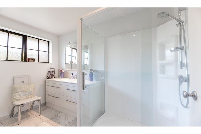 Photo of property in 1/439 Memorial Avenue, Burnside, Christchurch, 8053