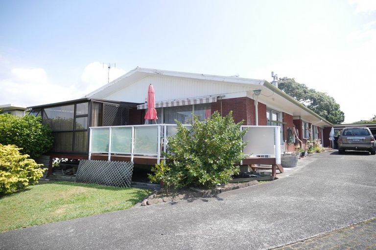 Photo of property in 6 Birdie Place, Red Beach, 0932