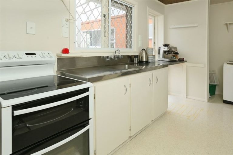 Photo of property in 56 Stottholm Road, Titirangi, Auckland, 0604