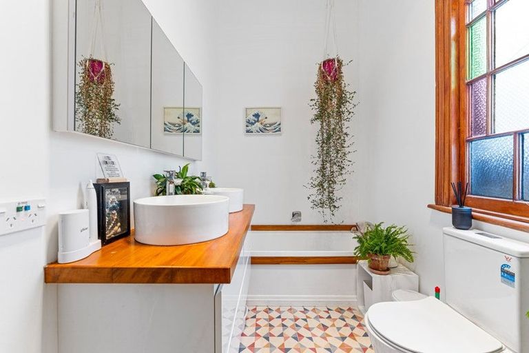 Photo of property in 32 Hipango Terrace, Durie Hill, Whanganui, 4500