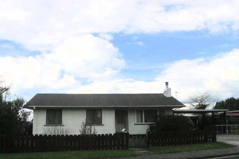 Photo of property in 2 Puweto Street, Selwyn Heights, Rotorua, 3015