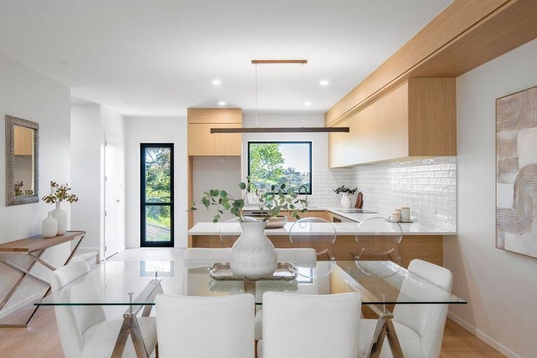 Photo of property in 1 Rengarenga Rise, Fairview Heights, Auckland, 0632