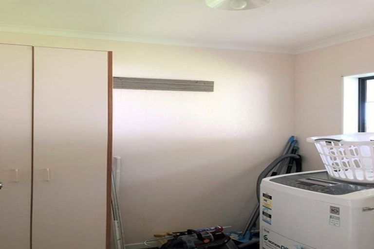 Photo of property in 64 Heatherlea Road West, Levin, 5575