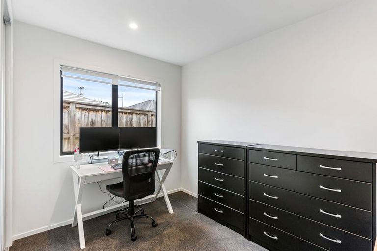 Photo of property in 11 Sauterne Road, Kumeu, 0810