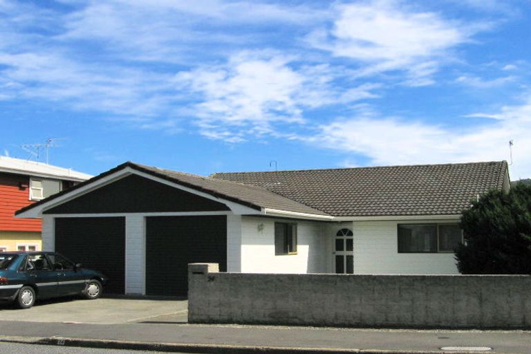 Photo of property in 18 Witham Street, Island Bay, Wellington, 6023