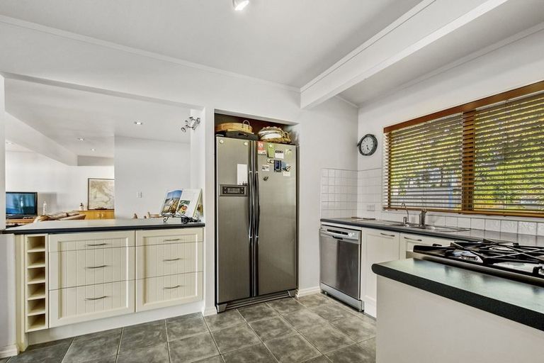 Photo of property in 68 The Terrace, Herald Island, Auckland, 0618