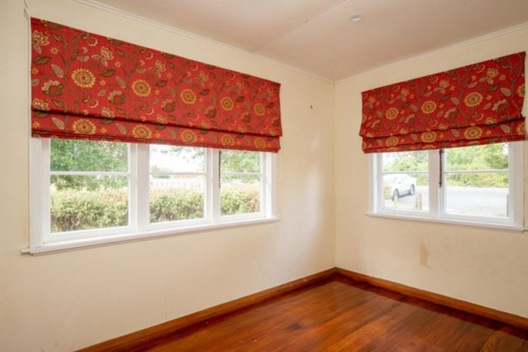 Photo of property in 30 Pipiroa Road, Ngatea, 3503