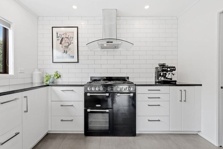 Photo of property in 71 The Circle, Manly, Whangaparaoa, 0930