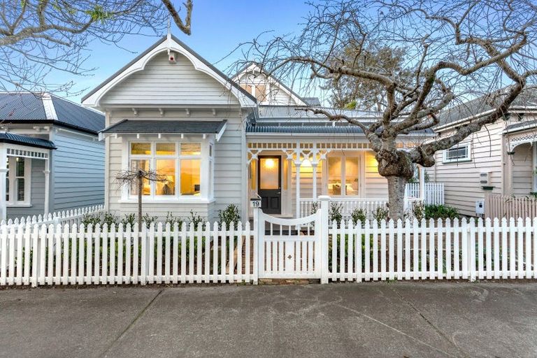 Photo of property in 19 Burnley Terrace, Mount Eden, Auckland, 1024