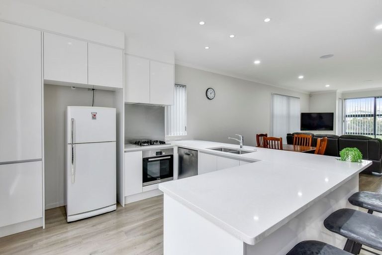 Photo of property in 7 Taupinga Way, Takanini, 2112