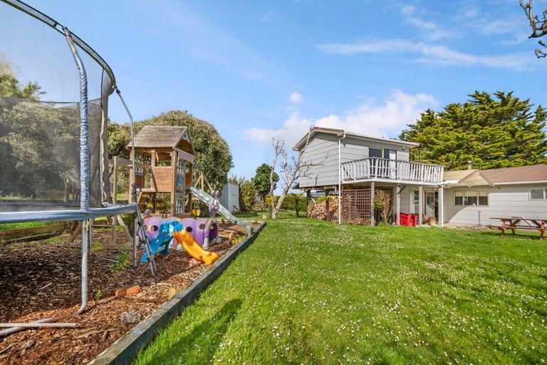 Photo of property in 35-37 Tokomaru Road, Tokomaru, Palmerston North, 4474