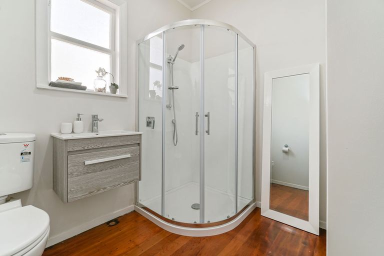 Photo of property in 696 Te Atatu Road, Te Atatu Peninsula, Auckland, 0610