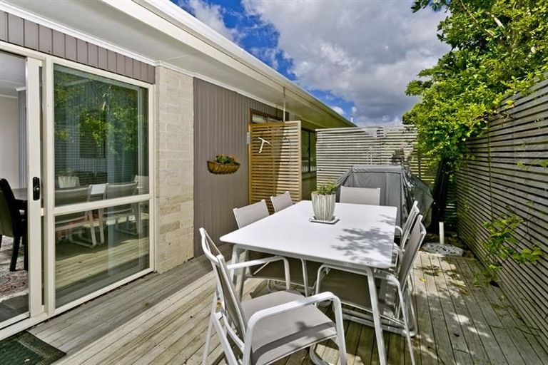 Photo of property in 1/2 Morice Place, Torbay, Auckland, 0630
