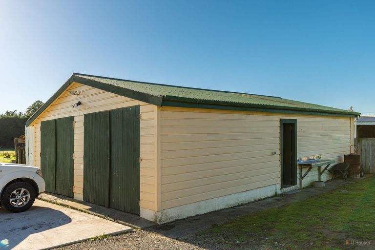 Photo of property in 19 Mount John Road, Waimate, 7977
