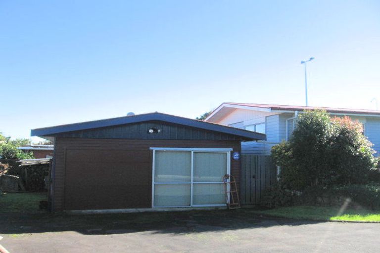 Photo of property in 96 Cascades Road, Pakuranga Heights, Auckland, 2010