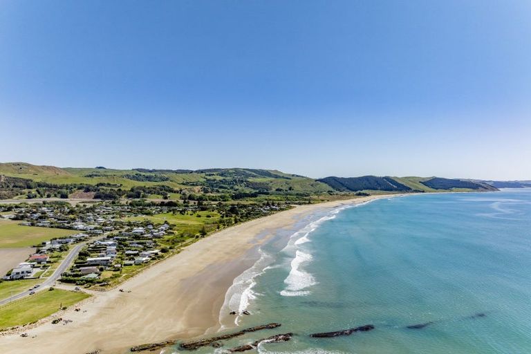 Photo of property in 70 Gillies Crescent, Waimarama, Havelock North, 4294