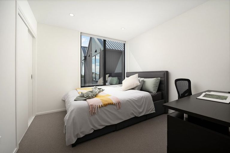 Photo of property in 10/12 Tawa Road, Te Atatu Peninsula, Auckland, 0610