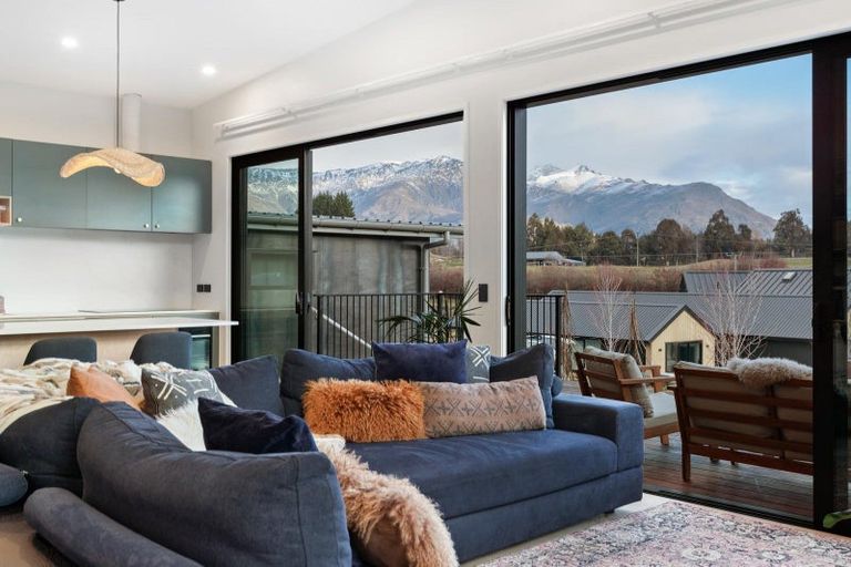 Photo of property in 5 Brodie Avenue, Arrowtown, 9302