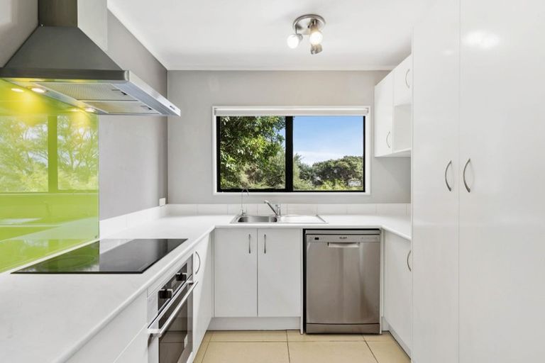Photo of property in 3/32 Tree View Avenue, Glenfield, Auckland, 0629