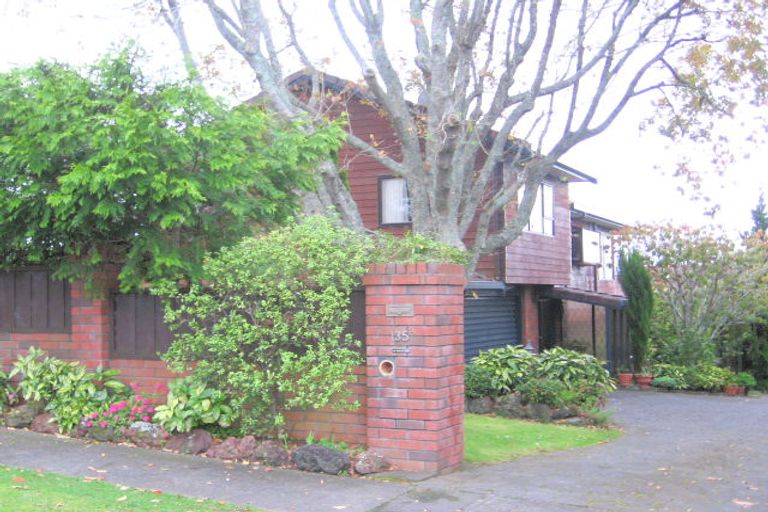 Photo of property in 2/135 Kowhai Road, Mairangi Bay, Auckland, 0630