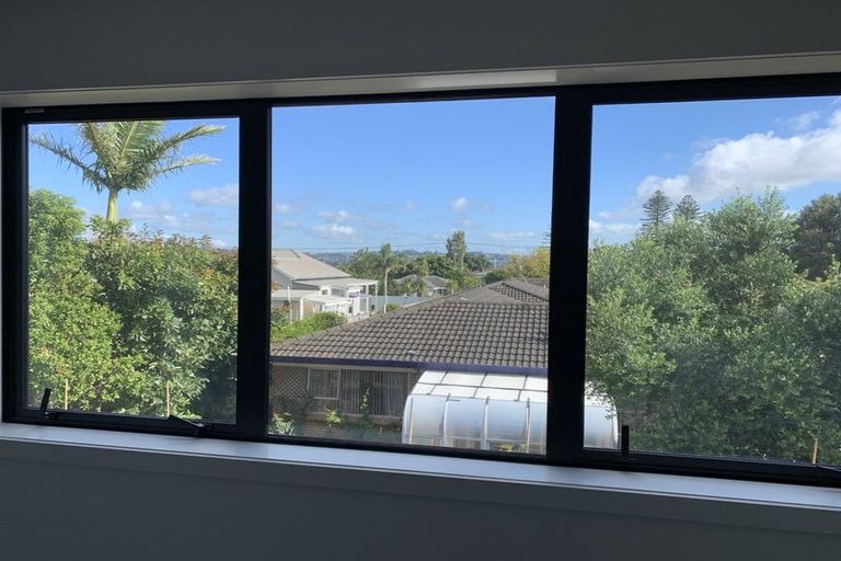 Photo of property in 14 Whakahui Lane, Mangere Bridge, Auckland, 2022