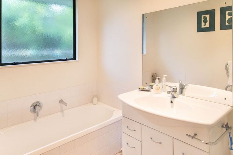 Photo of property in 23 The Enclave, Totara Heights, Auckland, 2105