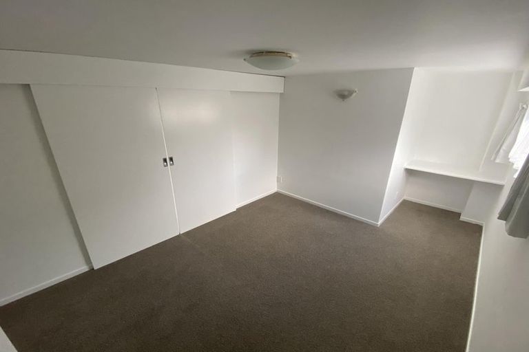 Photo of property in 20 Marina View Drive, West Harbour, Auckland, 0618