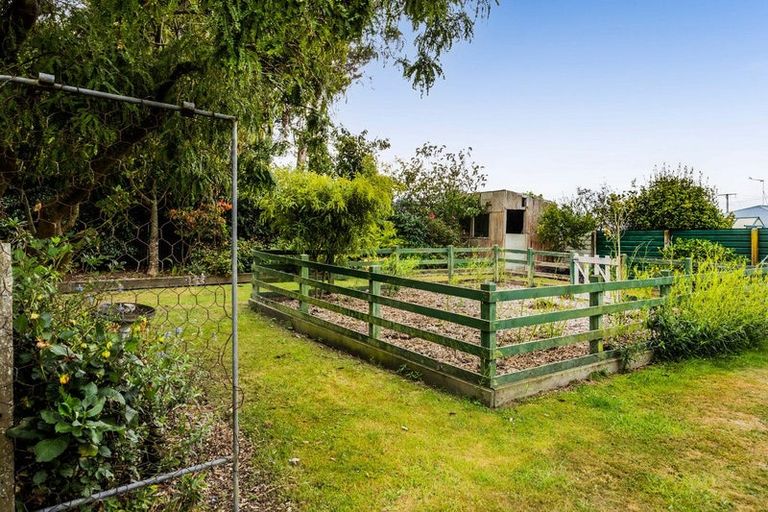 Photo of property in 2 Charles Major Place, Hawera, 4610