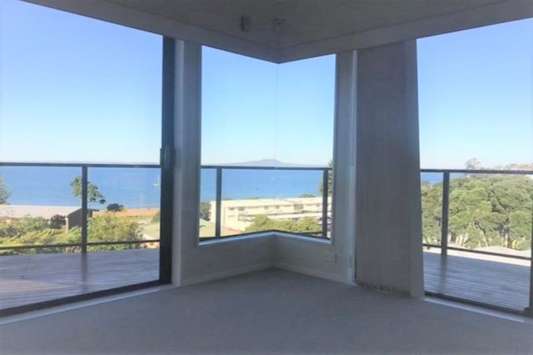 Photo of property in 1/29 Bayview Road, Browns Bay, Auckland, 0630