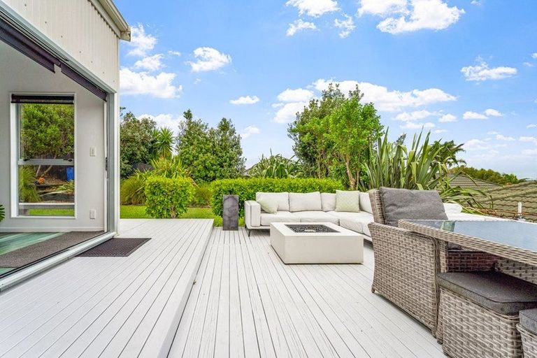 Photo of property in 121 Tauranga Place, Orewa, 0931