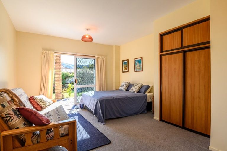 Photo of property in 12 Matai Place, Waikawa, Picton, 7220