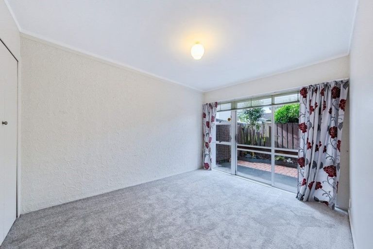 Photo of property in 2/25 Grande Vue Road, Hillpark, Auckland, 2102