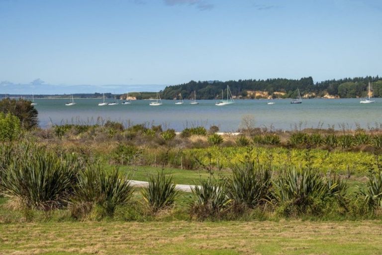 Photo of property in 11 Margaret Drive, Omokoroa, 3114