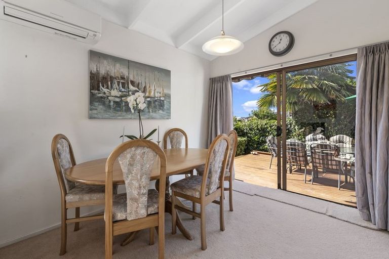Photo of property in 1/1 Oaktree Avenue, Browns Bay, Auckland, 0630