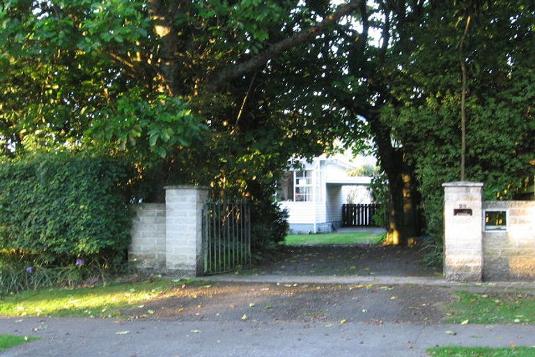 Photo of property in 28 Karu Crescent, Waikanae, 5036